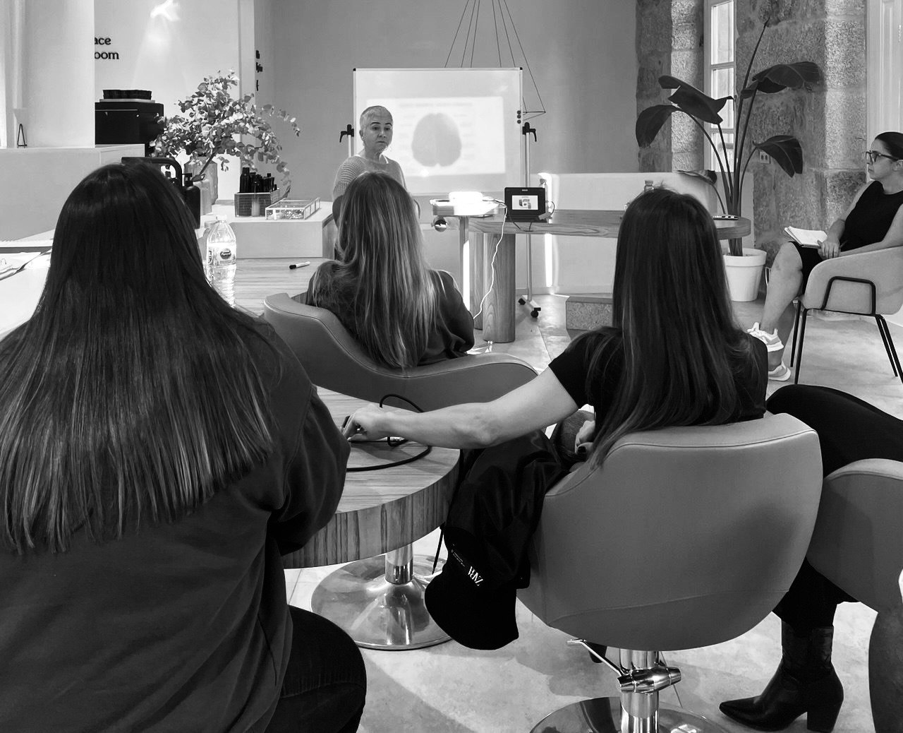 Formación presencial para salones de peluquería · Intrategia